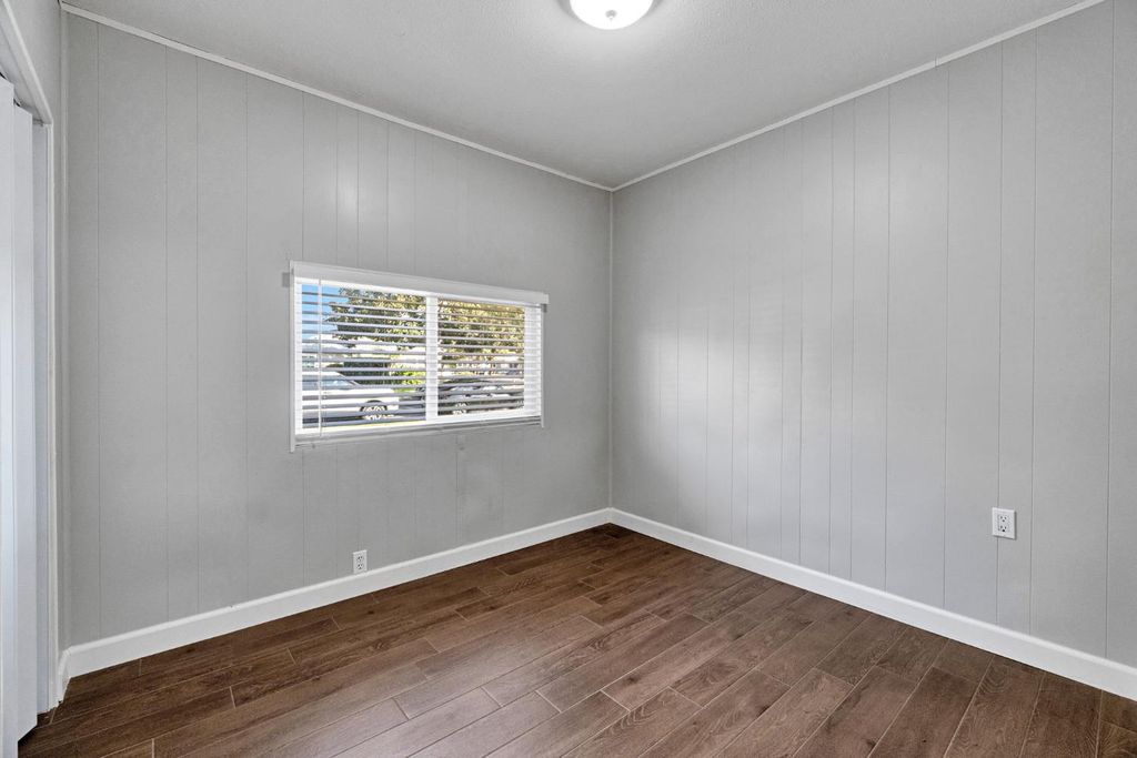 Image 14 of property listing at 1319 W Terrace Avenue, Fresno, CA 93705