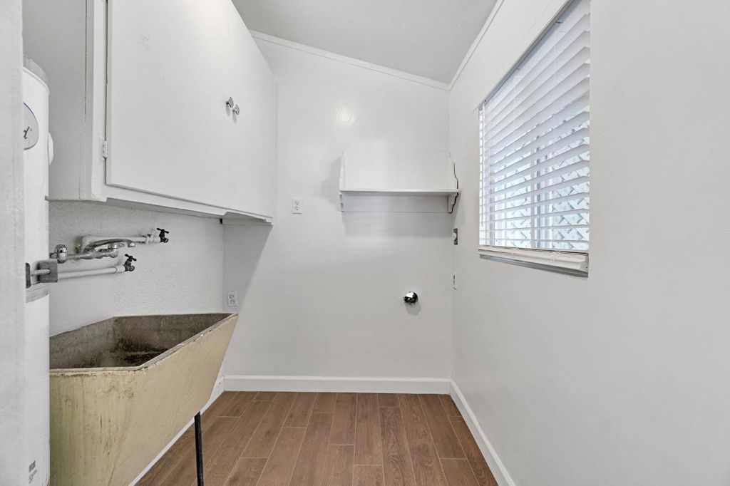 Image 16 of property listing at 1319 W Terrace Avenue, Fresno, CA 93705