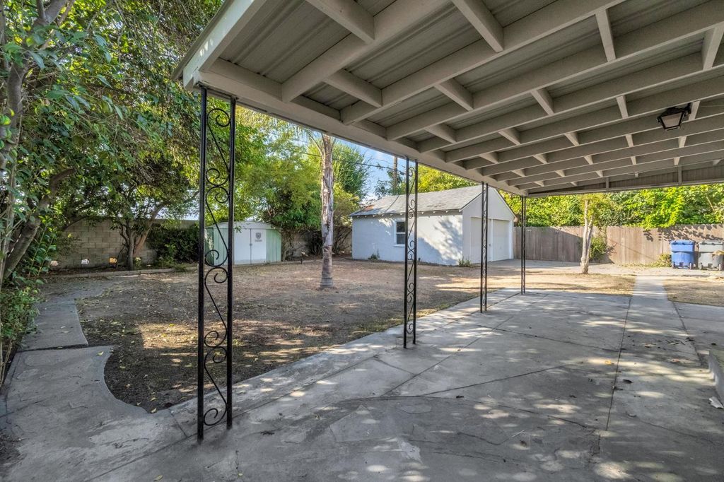 Image 22 of property listing at 1319 W Terrace Avenue, Fresno, CA 93705