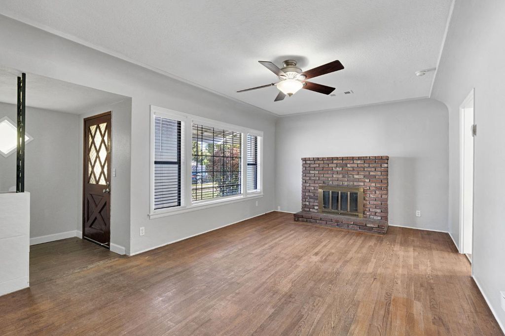 Image 4 of property listing at 1319 W Terrace Avenue, Fresno, CA 93705