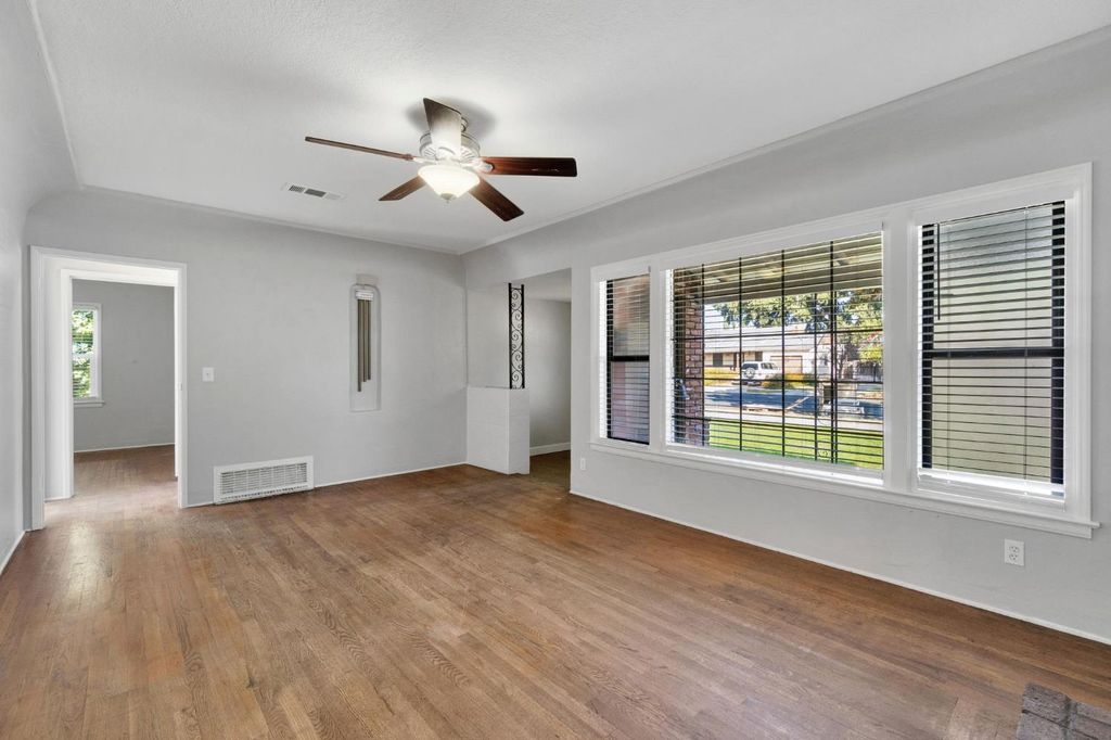 Image 5 of property listing at 1319 W Terrace Avenue, Fresno, CA 93705