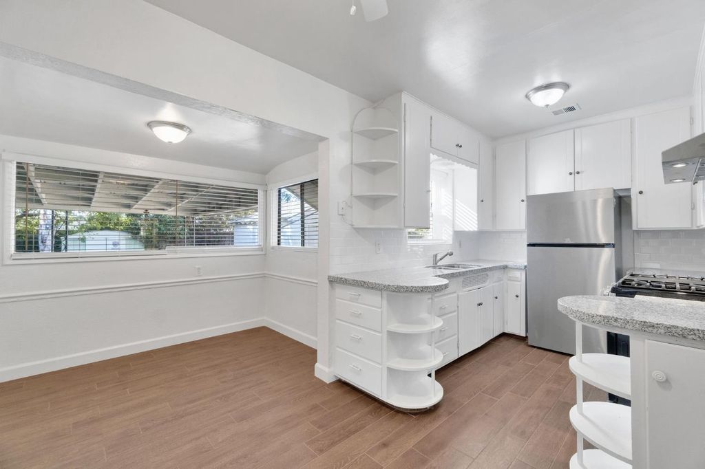 Image 6 of property listing at 1319 W Terrace Avenue, Fresno, CA 93705