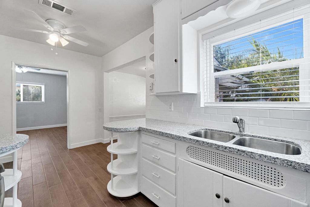 Image 9 of property listing at 1319 W Terrace Avenue, Fresno, CA 93705