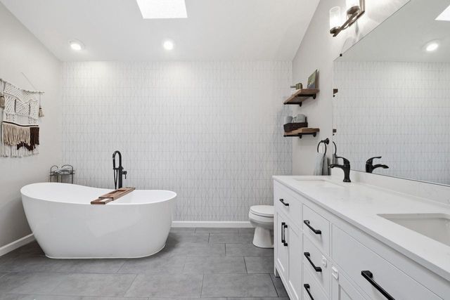 4870 S 122nd STREET, Greenfield, WI 53228