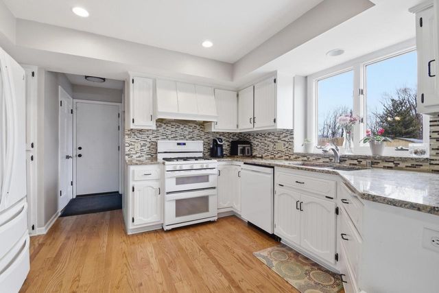 4870 S 122nd STREET, Greenfield, WI 53228