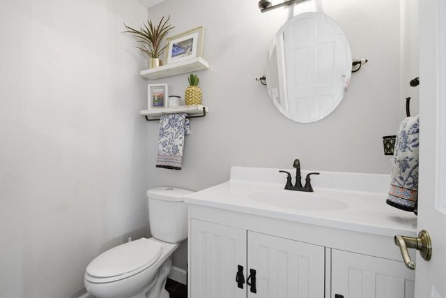 4870 S 122nd STREET, Greenfield, WI 53228