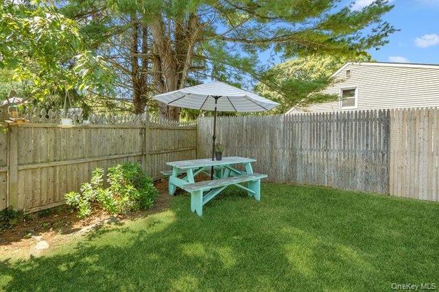 1 Grendon Lane, Farmingville, NY 11738