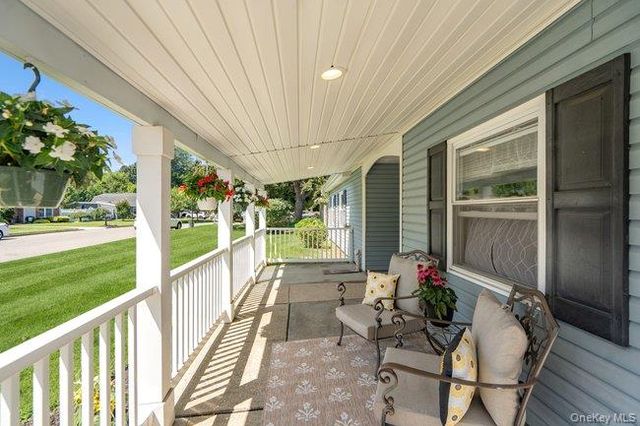 1 Grendon Lane, Farmingville, NY 11738