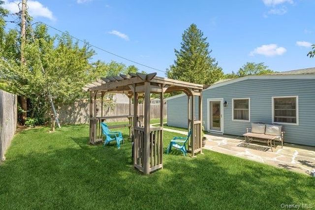 1 Grendon Lane, Farmingville, NY 11738