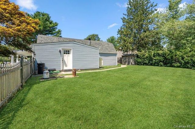 1 Grendon Lane, Farmingville, NY 11738