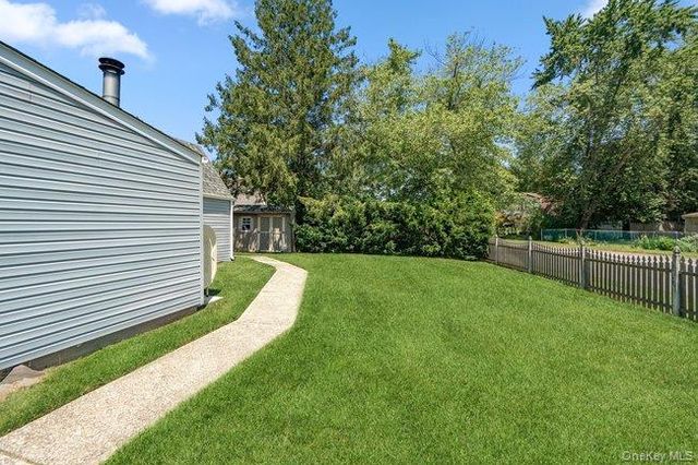 1 Grendon Lane, Farmingville, NY 11738