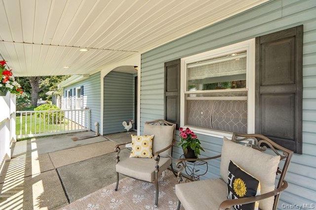 1 Grendon Lane, Farmingville, NY 11738