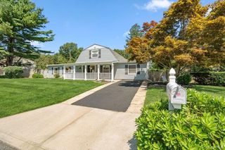 1 Grendon Lane, Farmingville, NY 11738