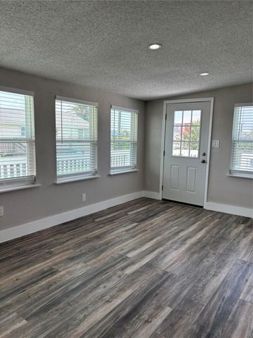 4110 3rd Street, Galveston, TX 77554