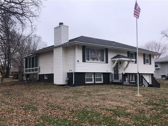 1204 Blueberry Drive, Harrisonville, MO 64701