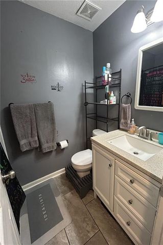 1204 Blueberry Drive, Harrisonville, MO 64701