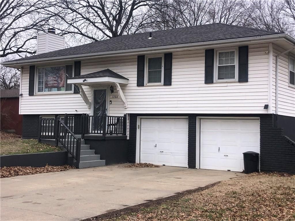 1204 Blueberry Drive, Harrisonville, MO 64701