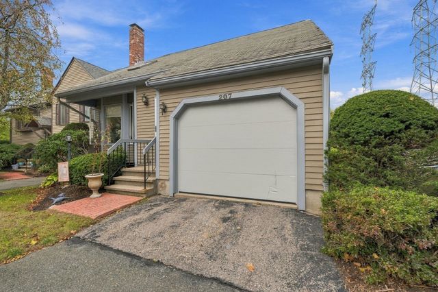 207 Copperwood Dr 37, Stoughton, MA 02072