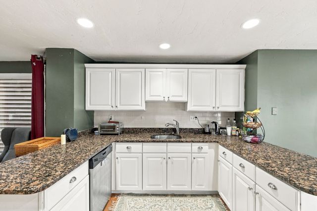 207 Copperwood Dr 37, Stoughton, MA 02072
