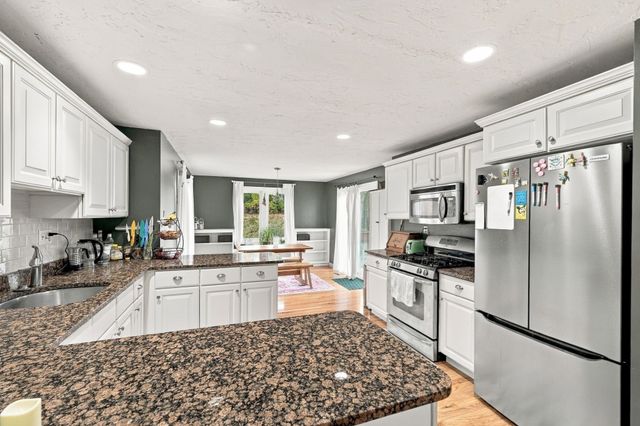 207 Copperwood Dr 37, Stoughton, MA 02072