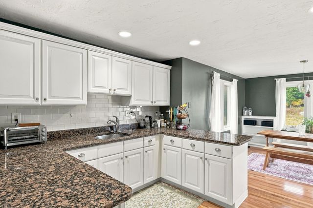 207 Copperwood Dr 37, Stoughton, MA 02072