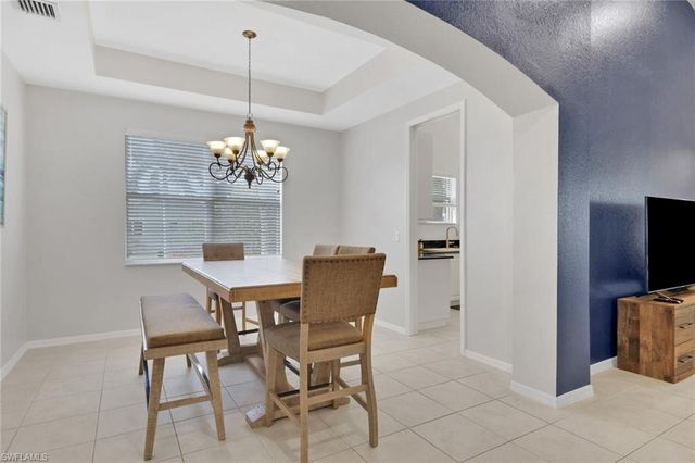 1465 Mariposa CIR 201, Naples, FL 34105