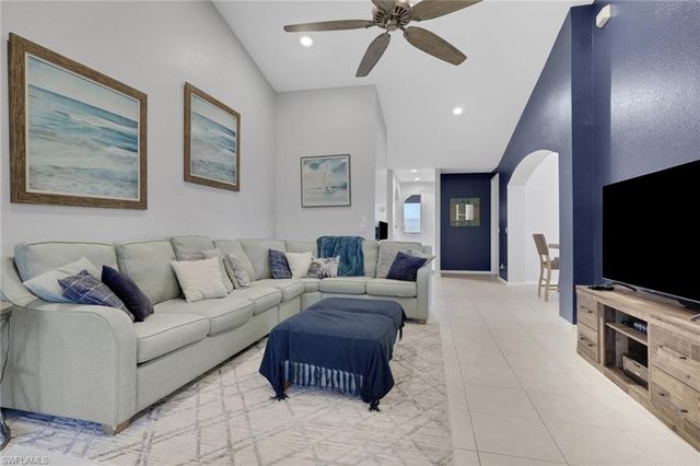 1465 Mariposa CIR 201, Naples, FL 34105