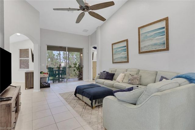 1465 Mariposa CIR 201, Naples, FL 34105