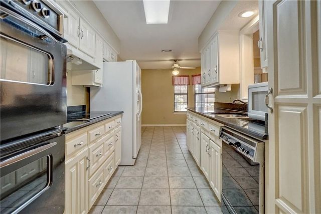 5705 Royal Club Drive, Arlington, TX 76017