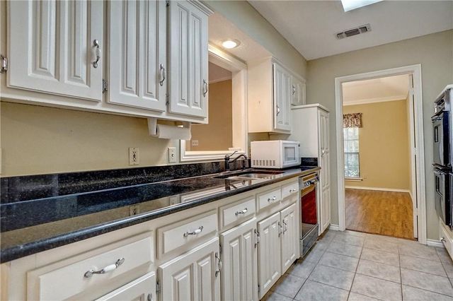 5705 Royal Club Drive, Arlington, TX 76017