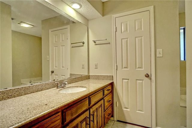 5705 Royal Club Drive, Arlington, TX 76017