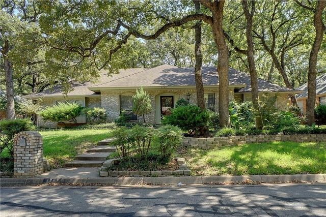 5705 Royal Club Drive, Arlington, TX 76017