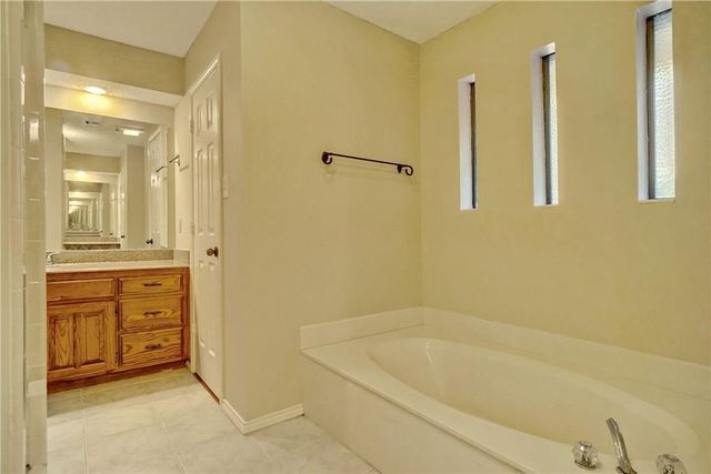 5705 Royal Club Drive, Arlington, TX 76017