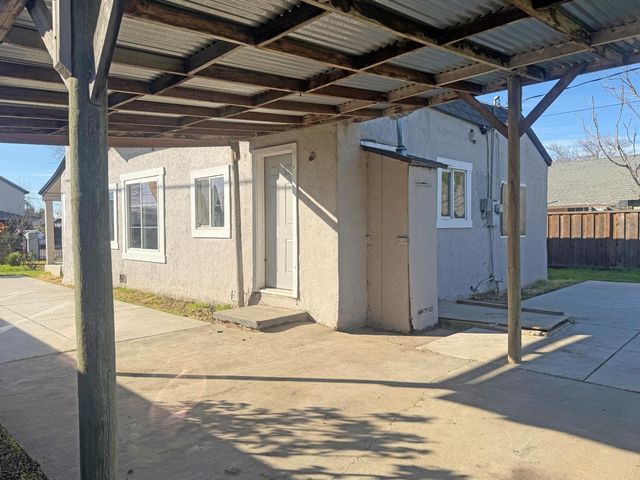 18 B St, Empire, CA 95319