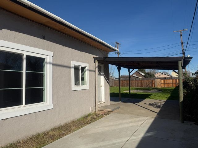 18 B St, Empire, CA 95319