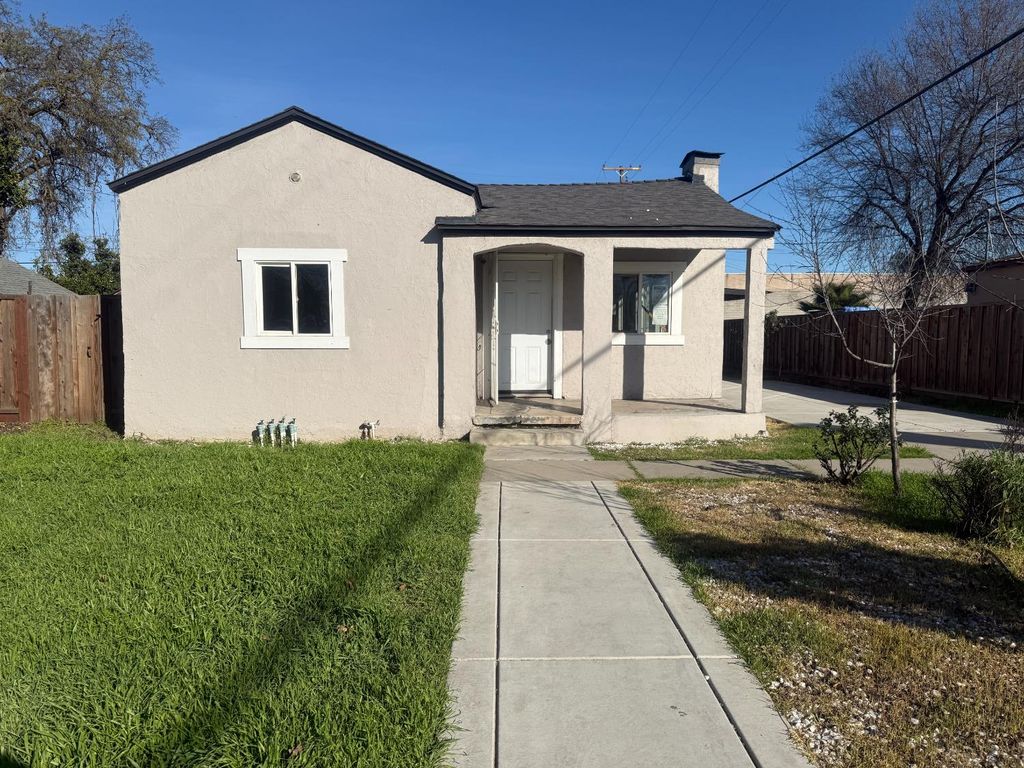 18 B St, Empire, CA 95319