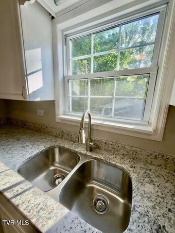 125 Reynolds Hills Drive, Rogersville, TN 37857