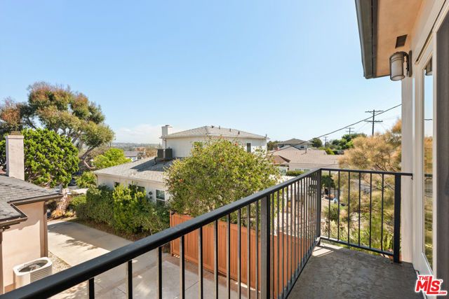 6152 W 77th Street, Los Angeles, CA 90045