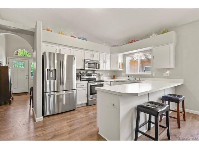 932 Pinecrest Dr, Pueblo, CO 81005