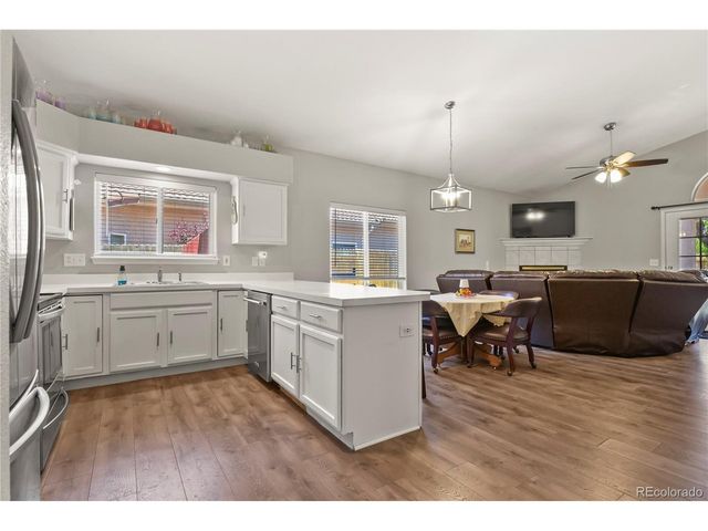 932 Pinecrest Dr, Pueblo, CO 81005