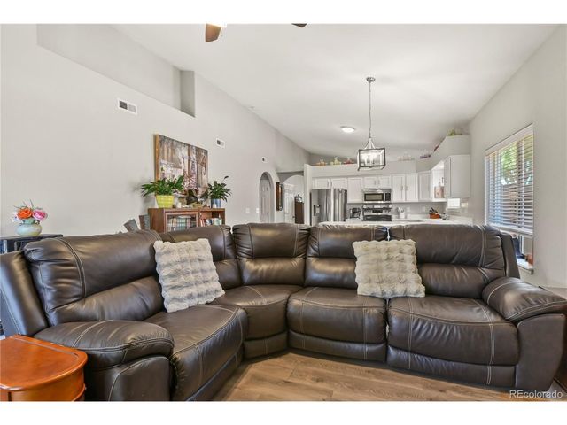 932 Pinecrest Dr, Pueblo, CO 81005