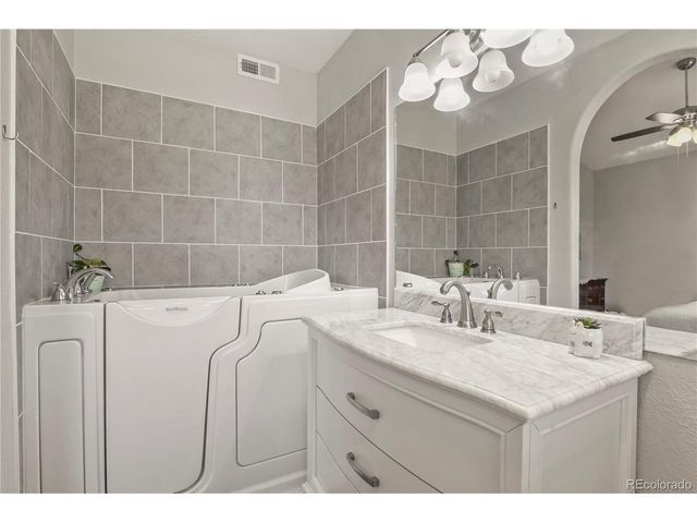 932 Pinecrest Dr, Pueblo, CO 81005
