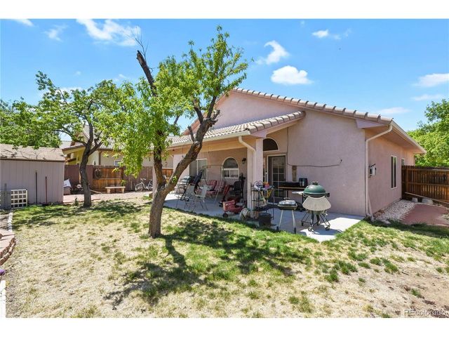 932 Pinecrest Dr, Pueblo, CO 81005