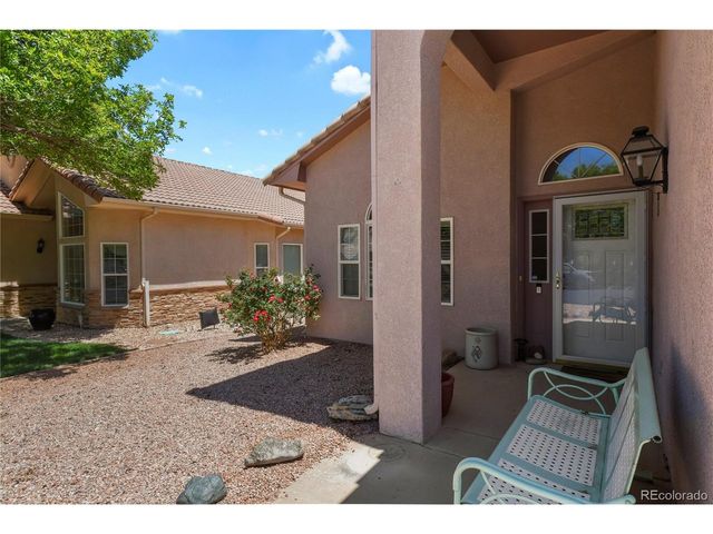 932 Pinecrest Dr, Pueblo, CO 81005