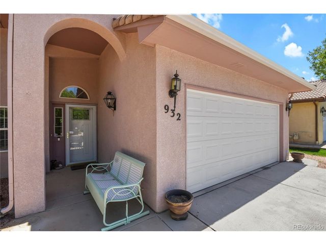 932 Pinecrest Dr, Pueblo, CO 81005