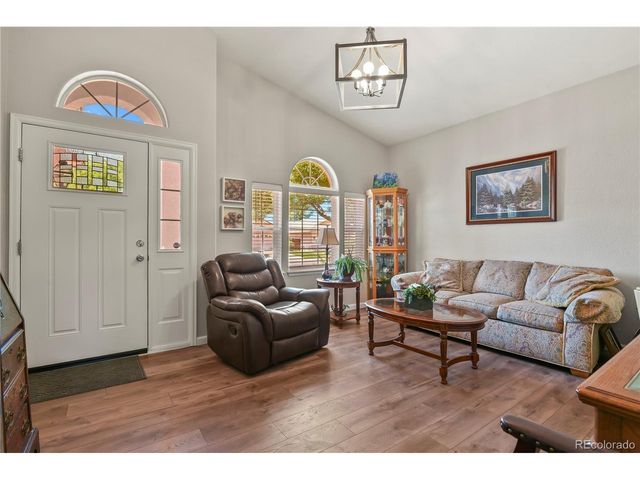 932 Pinecrest Dr, Pueblo, CO 81005
