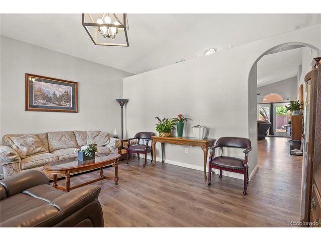 932 Pinecrest Dr, Pueblo, CO 81005