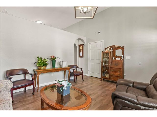 932 Pinecrest Dr, Pueblo, CO 81005