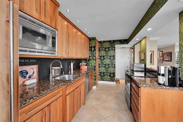 936 Intracoastal Dr 16A, Fort Lauderdale, FL 33304