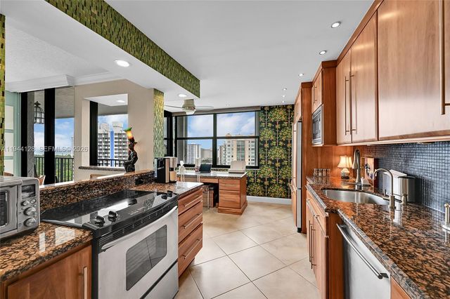 936 Intracoastal Dr 16A, Fort Lauderdale, FL 33304